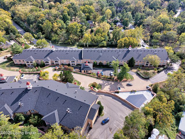 5601 Coach Gate Wynde APT 4, Louisville, KY 40207