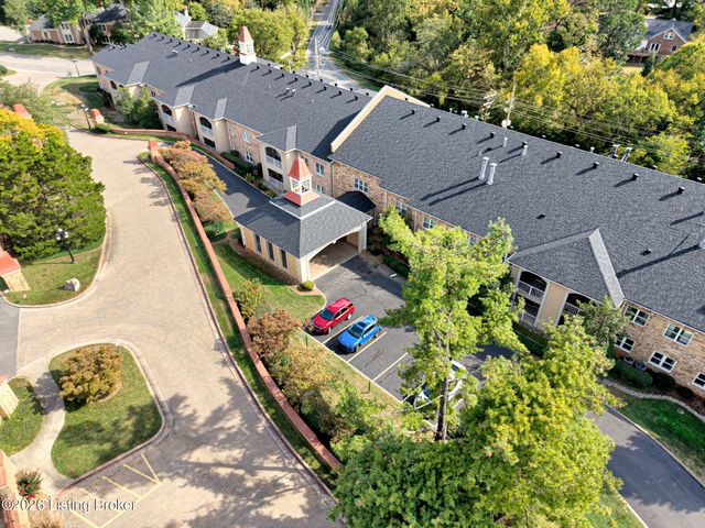 5601 Coach Gate Wynde APT 4, Louisville, KY 40207