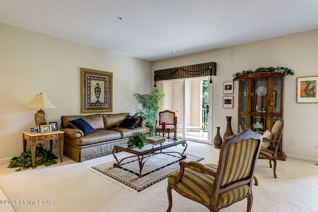 5601 Coach Gate Wynde APT 4, Louisville, KY 40207