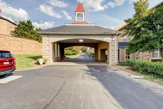5601 Coach Gate Wynde APT 4, Louisville, KY 40207