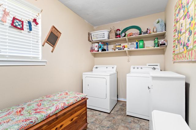 250 County Road 4750, Warren, TX 77664