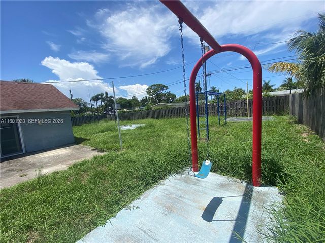 1926 Ramsey Dr, Lake Worth, FL 33461