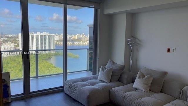 16385 Biscayne Boulevard 2702, North Miami Beach, FL 33160