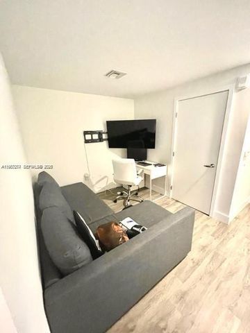 16385 Biscayne Boulevard 2702, North Miami Beach, FL 33160