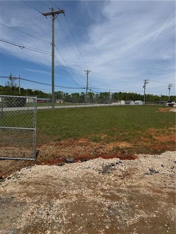 606 Old Raleigh Road, Thomasville, NC 27360