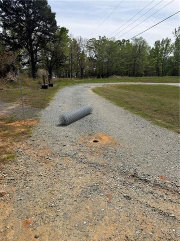 606 Old Raleigh Road, Thomasville, NC 27360