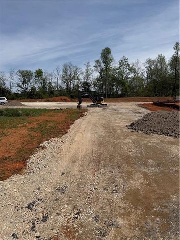 606 Old Raleigh Road, Thomasville, NC 27360