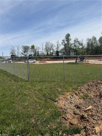 606 Old Raleigh Road, Thomasville, NC 27360