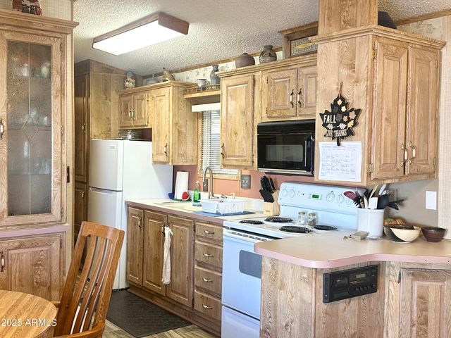 930 S NICKEL Drive, Apache Junction, AZ 85119