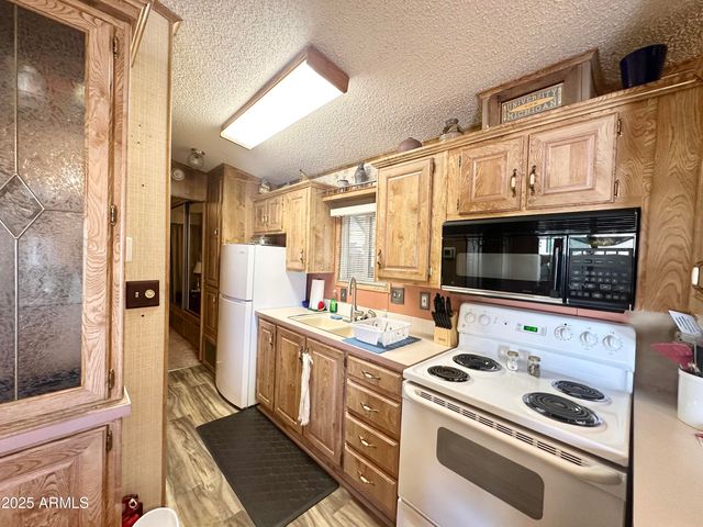 930 S NICKEL Drive, Apache Junction, AZ 85119