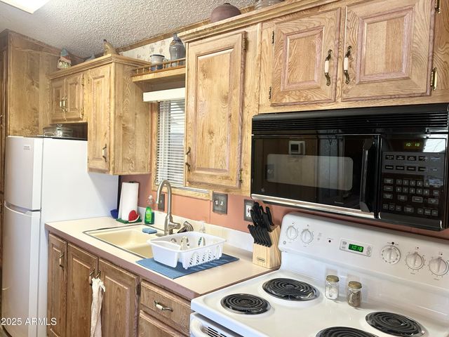 930 S NICKEL Drive, Apache Junction, AZ 85119