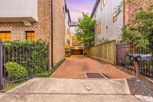 310 W Bell Street, Houston, TX 77019