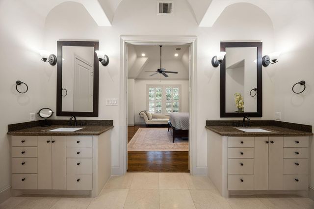 310 W Bell Street, Houston, TX 77019