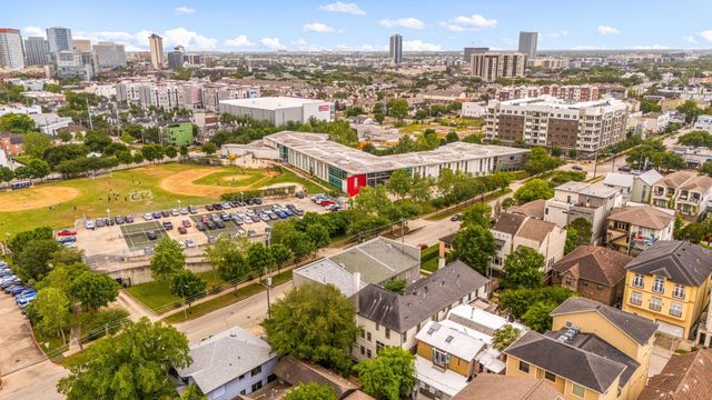 310 W Bell Street, Houston, TX 77019