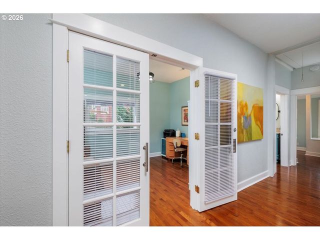 3827 Sw DOLPH Ct, Portland, OR 97219