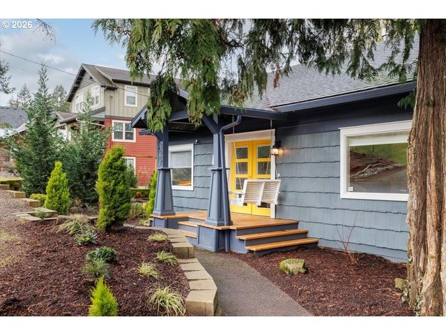 3827 Sw DOLPH Ct, Portland, OR 97219