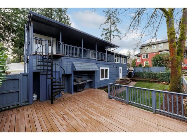 3827 Sw DOLPH Ct, Portland, OR 97219