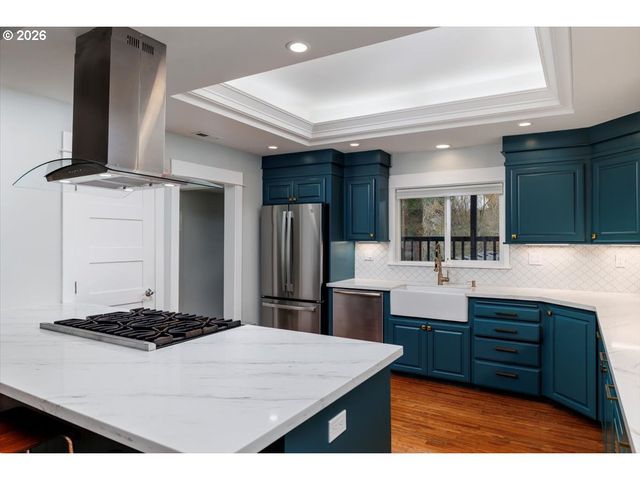 3827 Sw DOLPH Ct, Portland, OR 97219