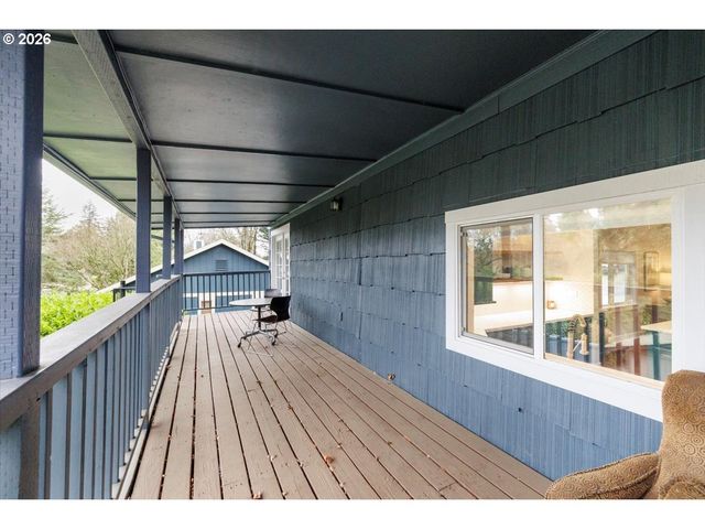 3827 Sw DOLPH Ct, Portland, OR 97219