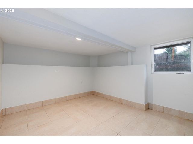 3827 Sw DOLPH Ct, Portland, OR 97219