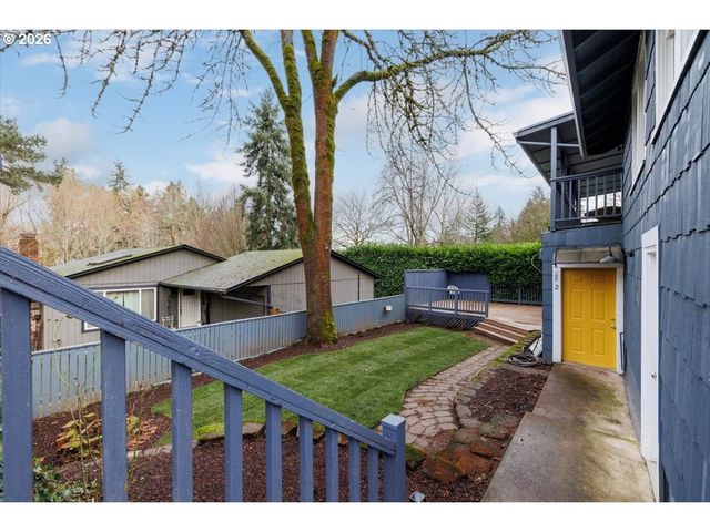 3827 Sw DOLPH Ct, Portland, OR 97219