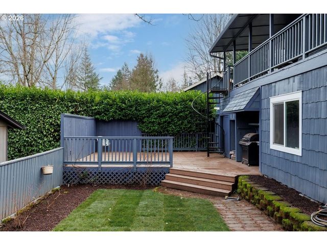 3827 Sw DOLPH Ct, Portland, OR 97219