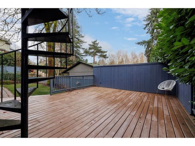 3827 Sw DOLPH Ct, Portland, OR 97219