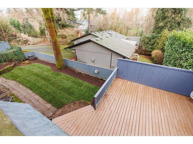 3827 Sw DOLPH Ct, Portland, OR 97219
