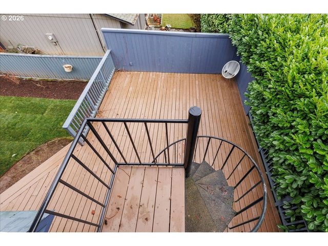 3827 Sw DOLPH Ct, Portland, OR 97219