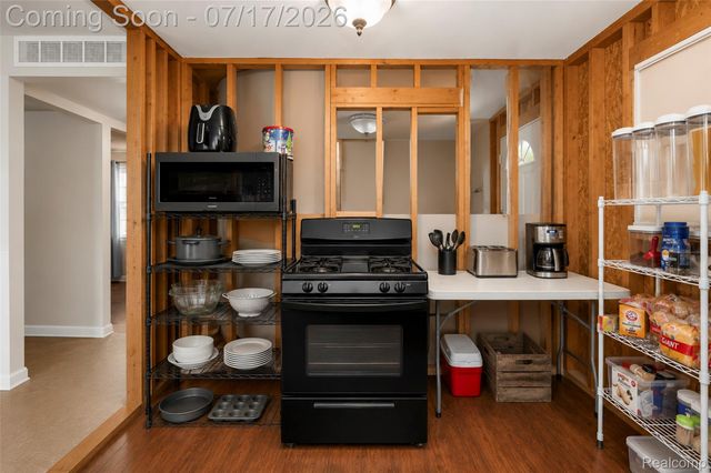 6871 Troy Street, Taylor, MI 48180