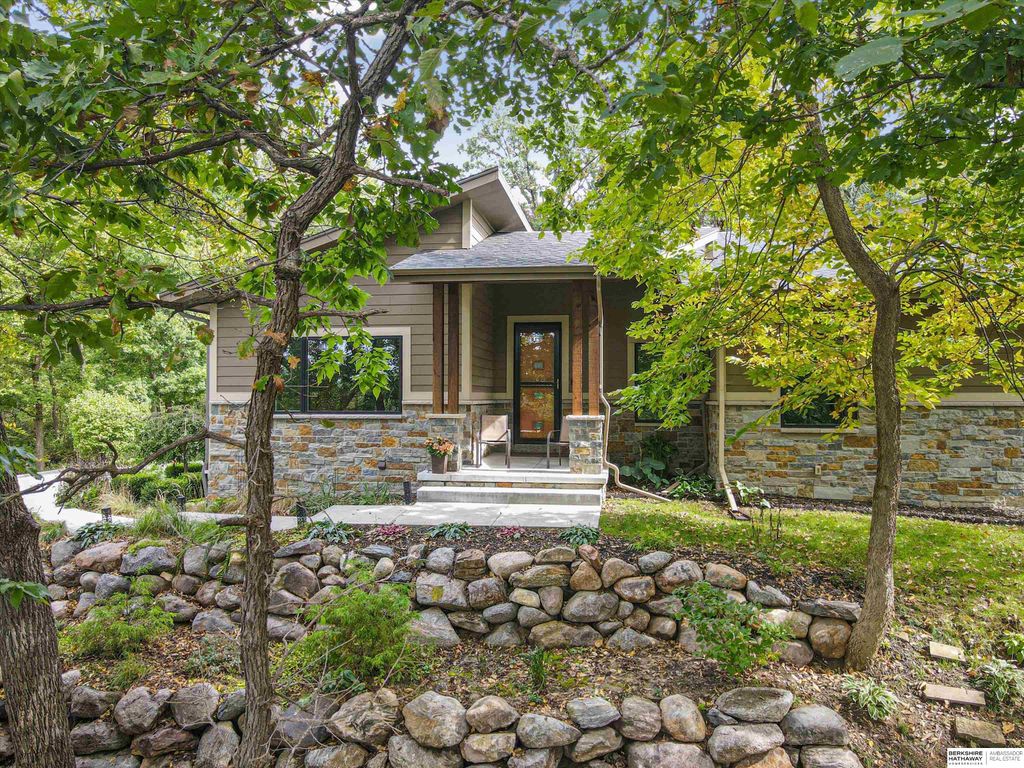 8930 Whitetail Lane, Fort Calhoun, NE 68023