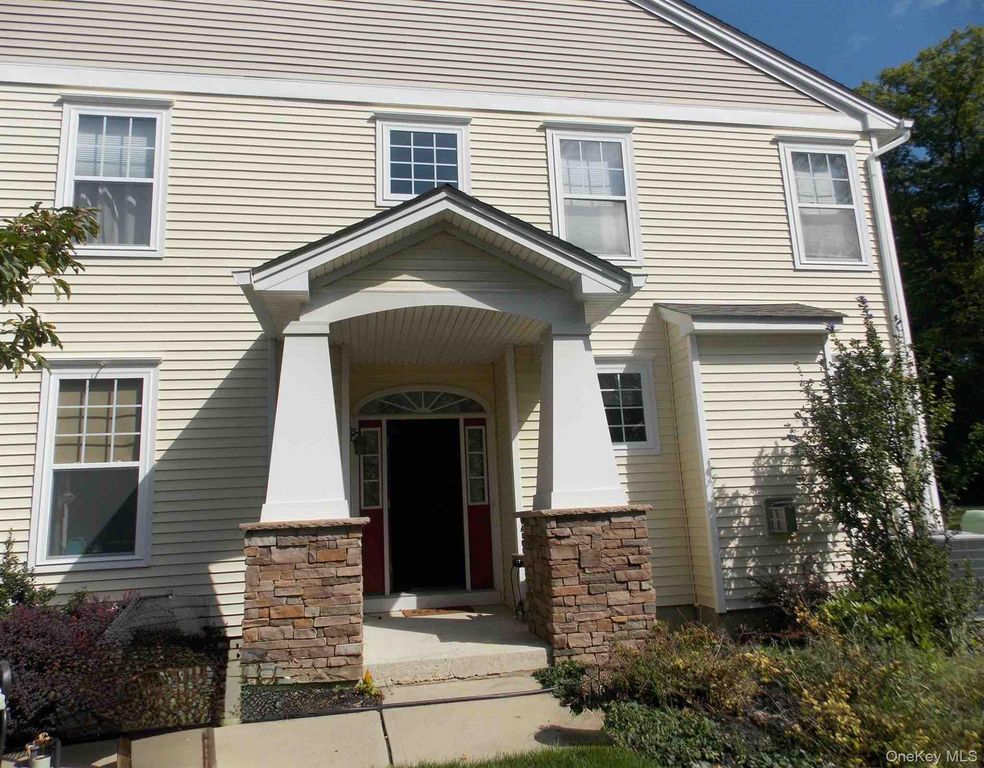 38 Cobblestone Lane, Middletown, NY 10940