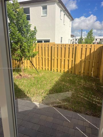 2633 SE 27th Dr, Homestead, FL 33035