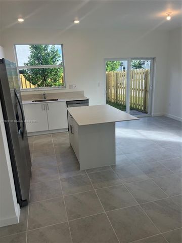 2633 SE 27th Dr, Homestead, FL 33035