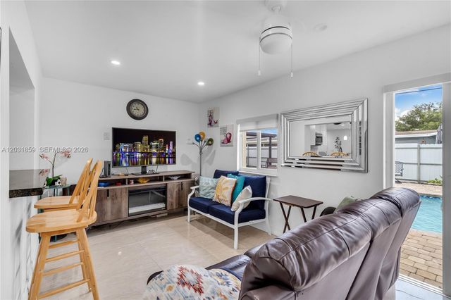 9770 NW 25th St, Sunrise, FL 33322