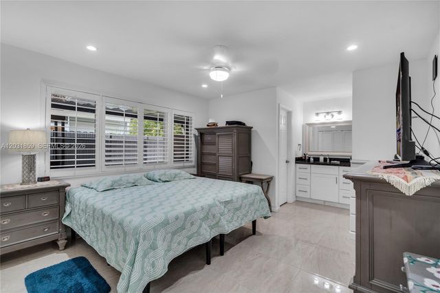 9770 NW 25th St, Sunrise, FL 33322