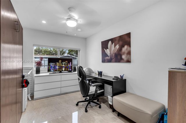 9770 NW 25th St, Sunrise, FL 33322