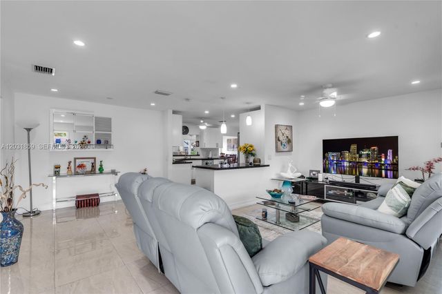 9770 NW 25th St, Sunrise, FL 33322