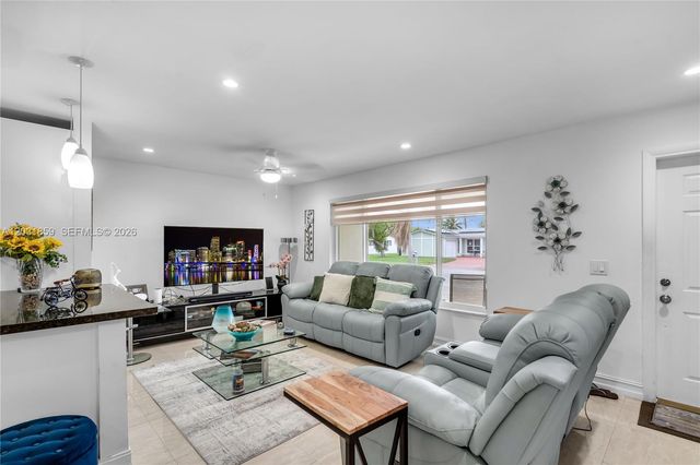 9770 NW 25th St, Sunrise, FL 33322