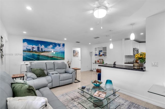 9770 NW 25th St, Sunrise, FL 33322