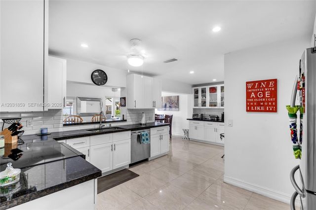 9770 NW 25th St, Sunrise, FL 33322