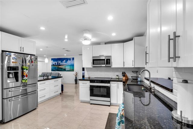 9770 NW 25th St, Sunrise, FL 33322