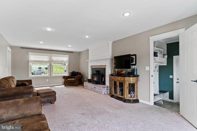 708 CARRIAGE LN, Mechanicsburg, PA 17050