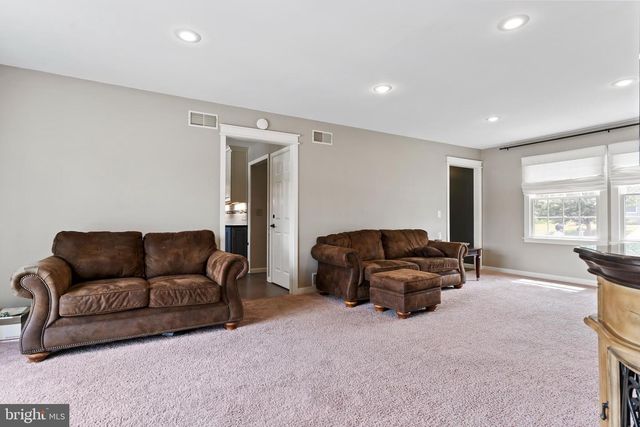 708 CARRIAGE LN, Mechanicsburg, PA 17050