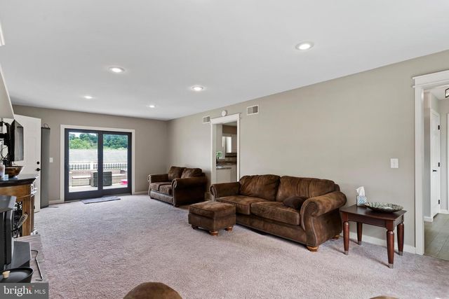 708 CARRIAGE LN, Mechanicsburg, PA 17050