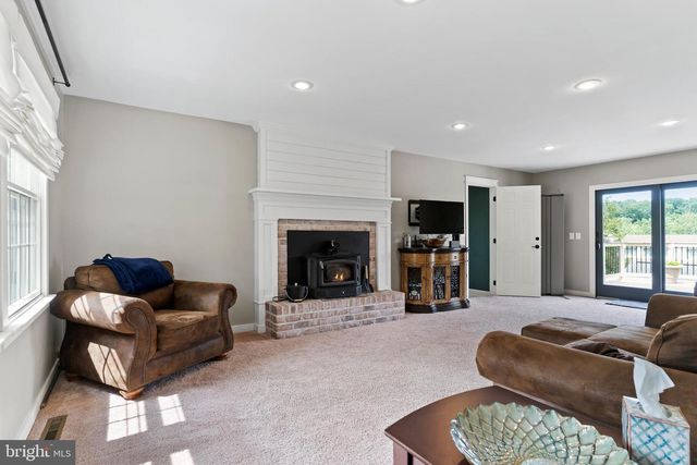 708 CARRIAGE LN, Mechanicsburg, PA 17050