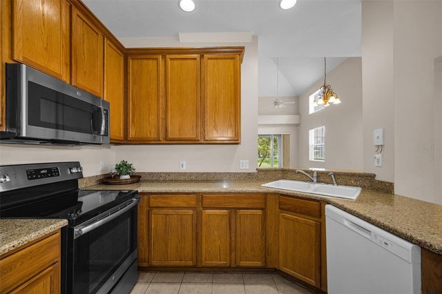 3304 COVERED BRIDGE DRIVE E, Dunedin, FL 34698