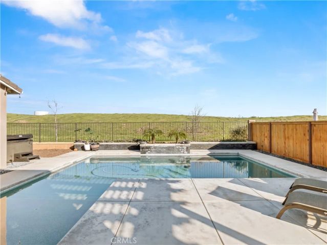 4483 Crown Bluffs Drive, Madera, CA 93636