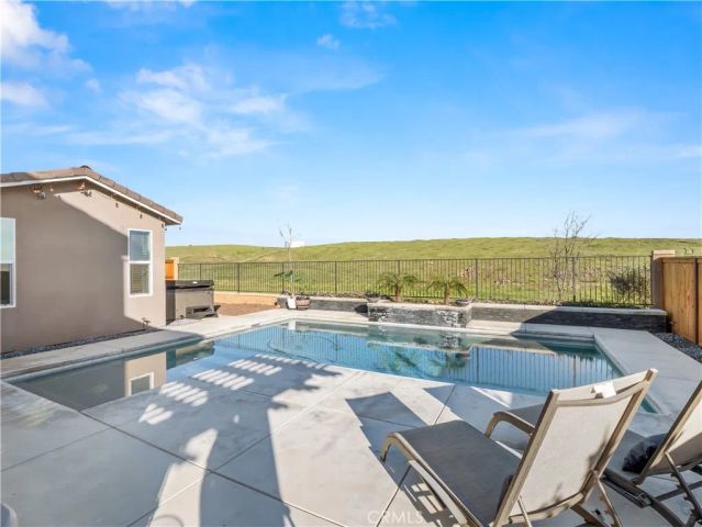 4483 Crown Bluffs Drive, Madera, CA 93636