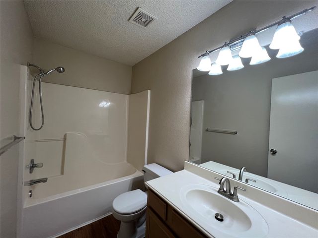 2213 Rolling Creek Run, Fort Worth, TX 76108